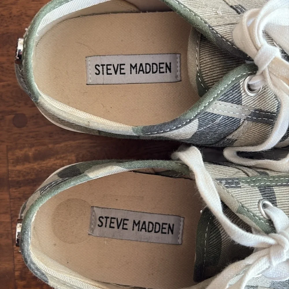 Steve Madden Emmi Camo Print Platform Sneakers - Picture 7 of 9